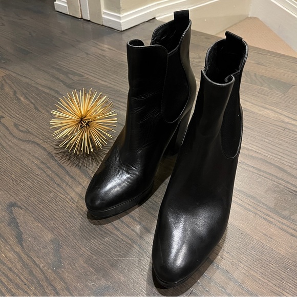 Cole Haan Womens REMI BOOTIE 8M Faux Leather Laceless Ankle Boots - Picture 3 of 8